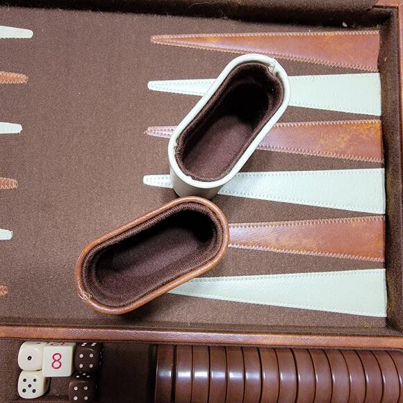 VINTAGE Backgammon Game in Classic Brown Suitcase - Picture 5 of 9